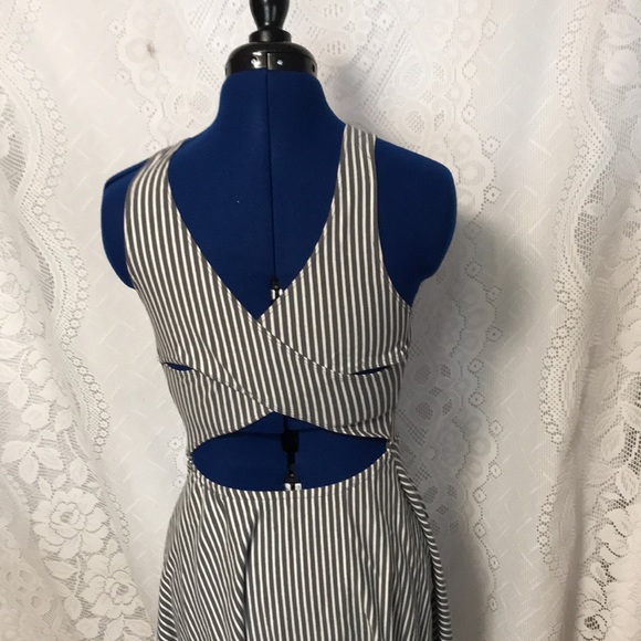 Hollister Gray and White Striped Dress - Picture 4 of 6